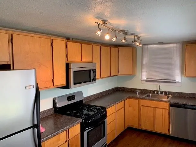 $1,250 | 1614 Ursuline Street, Galveston, TX 77550