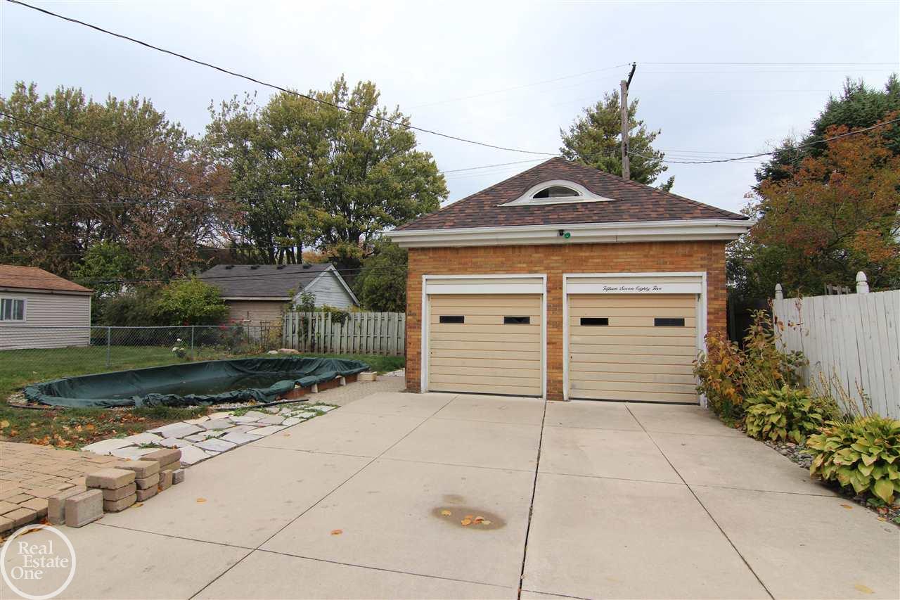 15785 Charles R Avenue Eastpointe, MI 48021 - Photo 51 of 54 50026823-50.JPG