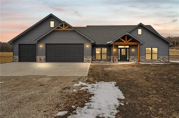 $525,000 | 710 Northwest 1501st Road, Holden, MO 64040