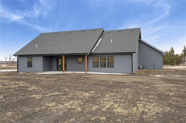 $525,000 | 710 Northwest 1501st Road, Holden, MO 64040