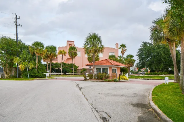 a view of patio and entertaining space