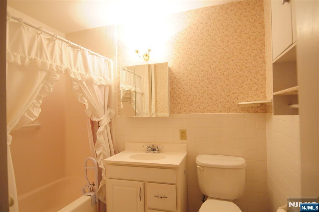 401 Dercole Court, Unit 332 Norwood, NJ 07648 - Photo 13 of 32