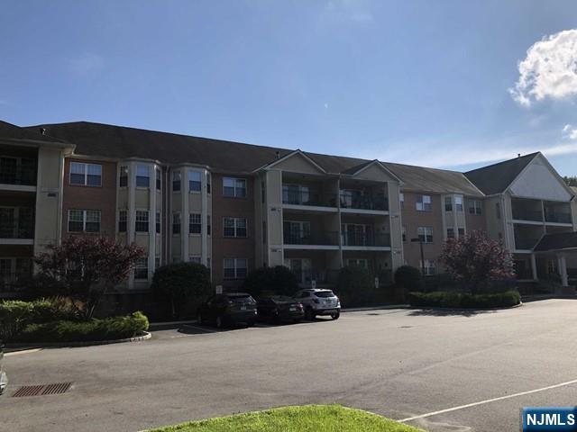 401 Dercole Court, Unit 332 Norwood, NJ 07648 - Photo 2 of 32