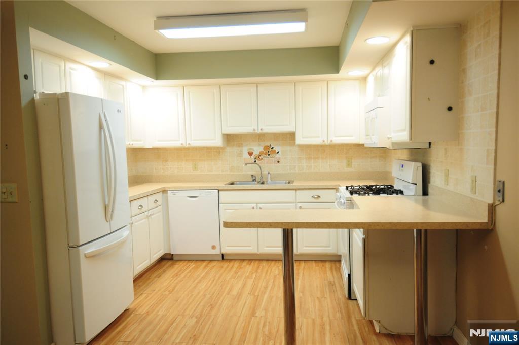 401 Dercole Court, Unit 332 Norwood, NJ 07648 - Photo 3 of 32