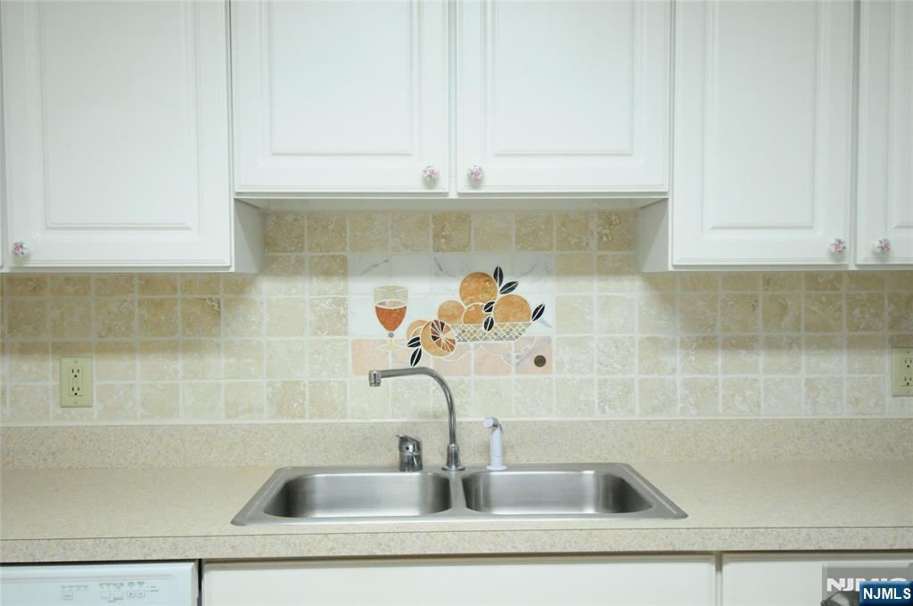 401 Dercole Court, Unit 332 Norwood, NJ 07648 - Photo 5 of 32