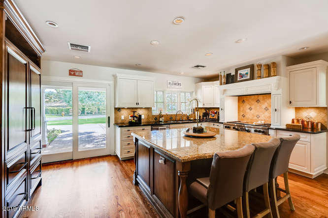 330 West Lawrence Road Phoenix, AZ 85013 - Photo 11 of 39 Light and bright kitchen