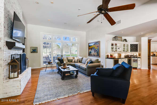 330 West Lawrence Road Phoenix, AZ 85013 - Photo 15 of 39 Sliders to front patio