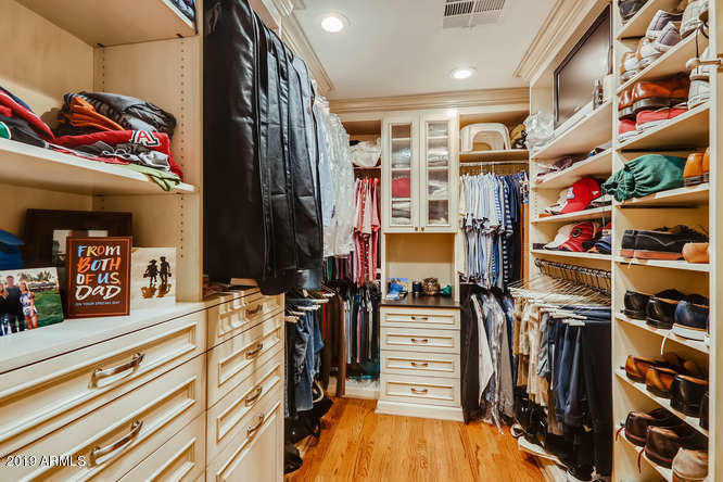330 West Lawrence Road Phoenix, AZ 85013 - Photo 21 of 39 HIs walk-in closet