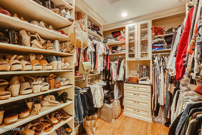 330 West Lawrence Road Phoenix, AZ 85013 - Photo 22 of 39 Her walk in closet