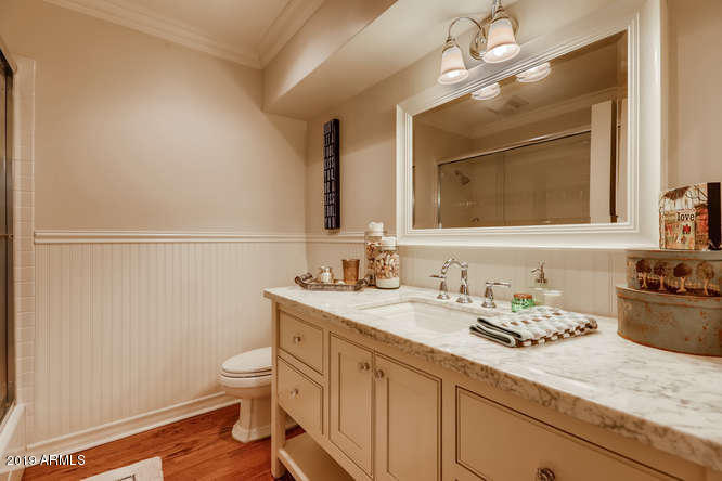 330 West Lawrence Road Phoenix, AZ 85013 - Photo 26 of 39 Bathroom w/ tub