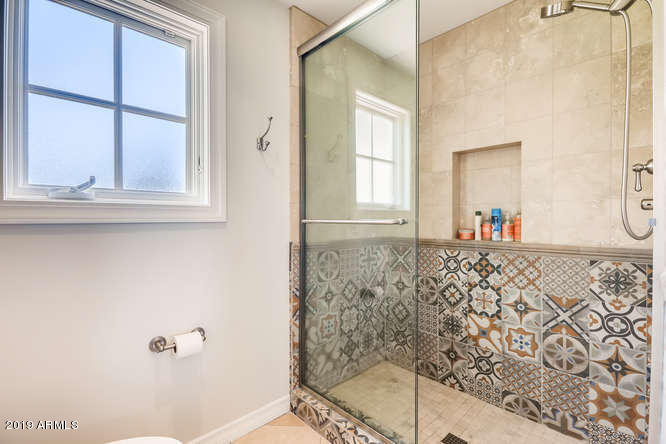 330 West Lawrence Road Phoenix, AZ 85013 - Photo 28 of 39 Bathroom