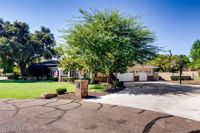 330 West Lawrence Road Phoenix, AZ 85013 - Photo 5 of 39 Garage entry