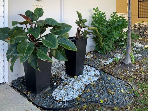 $2,200 | 130 Mendoza Avenue, Unit 42, Coral Gables, FL 33134