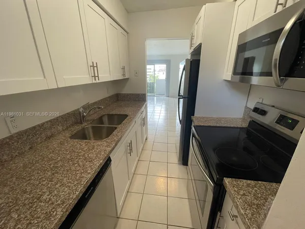 $2,200 | 130 Mendoza Avenue, Unit 42, Coral Gables, FL 33134