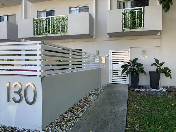 $2,200 | 130 Mendoza Avenue, Unit 42, Coral Gables, FL 33134