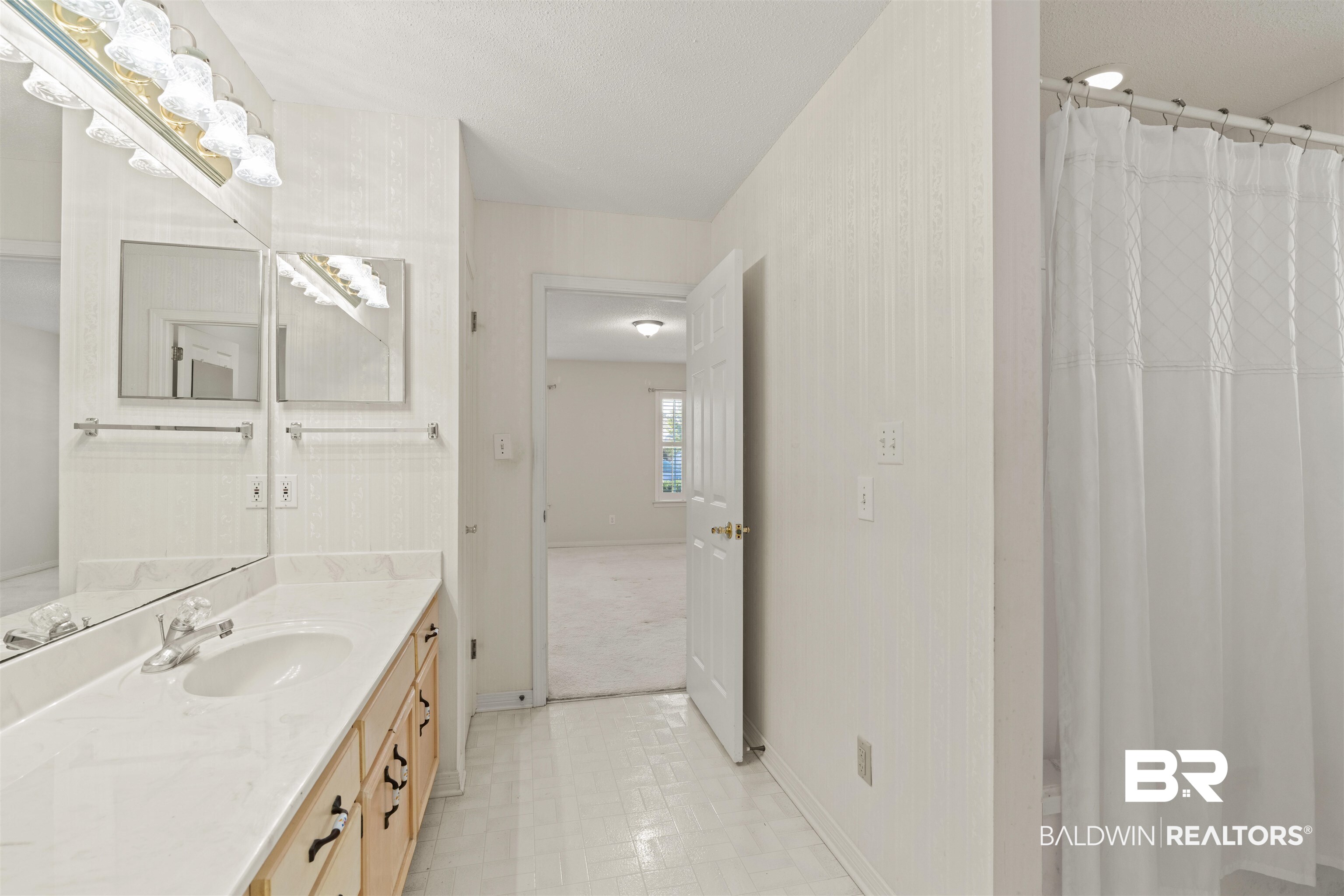 7 Fox Run Fairhope, AL 36532 - Photo 17 of 21 Primary Bath