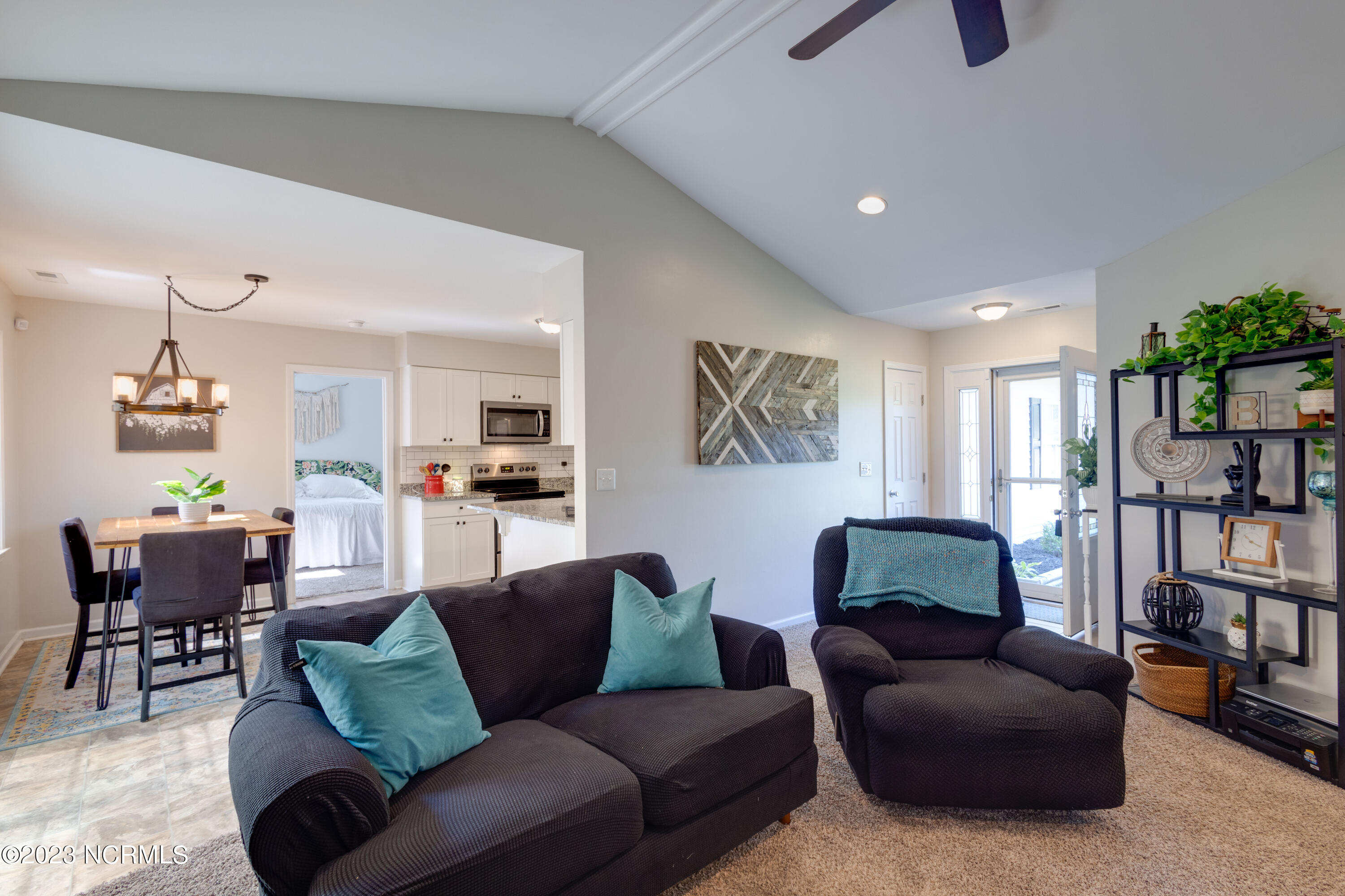 1152 Tebo Road New Bern, NC 28562 - Photo 7 of 45 Living Room View 4