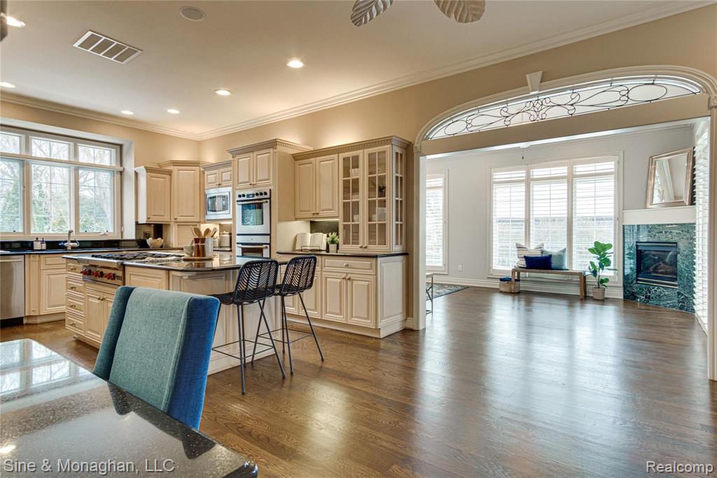 45 Roslyn Road Grosse Pointe Shores, MI 48236 - Photo 27 of 88