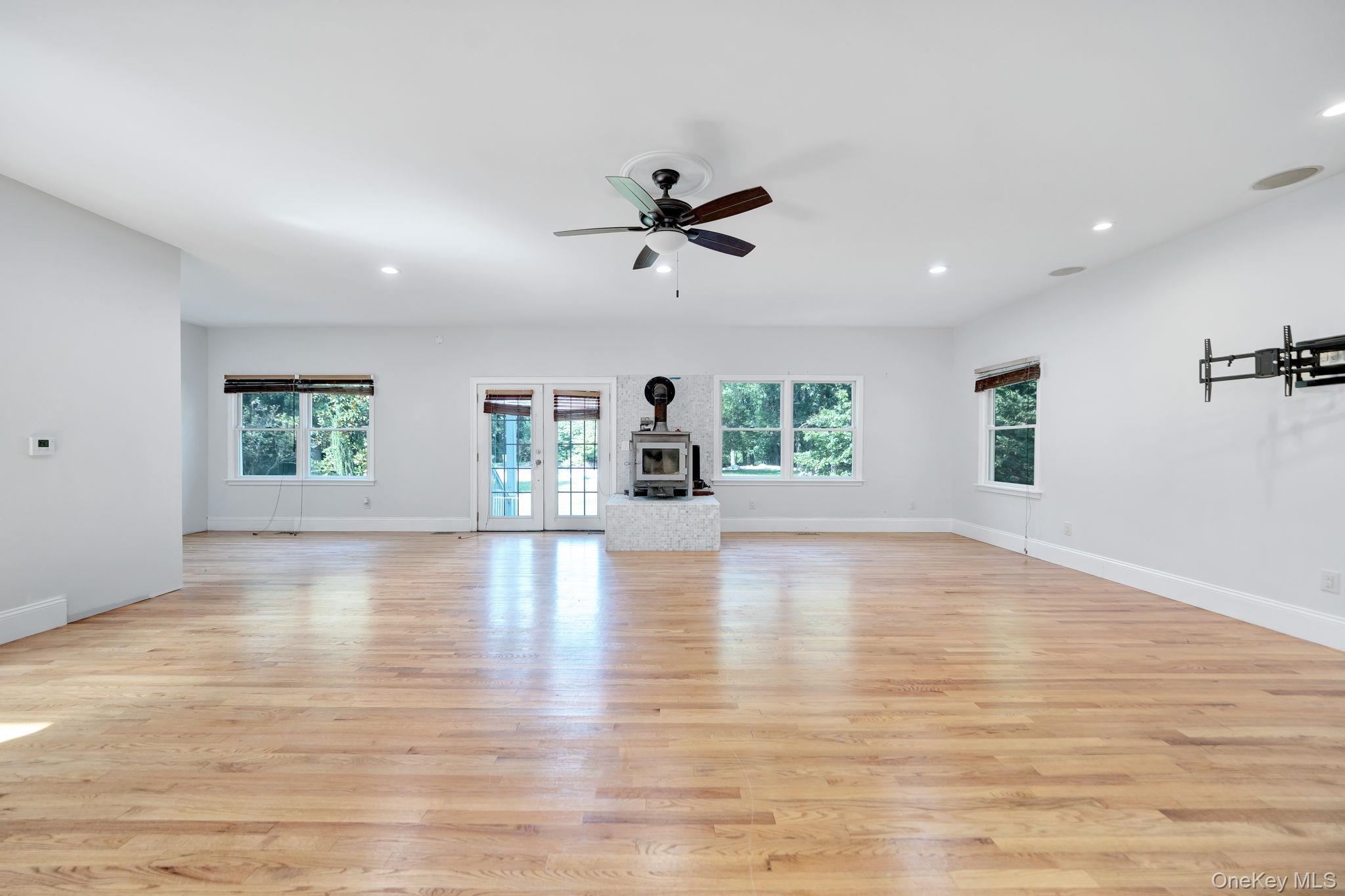 75 Whiskey Road Coram, NY 11727 - Photo 7 of 50 Gallery Image 7