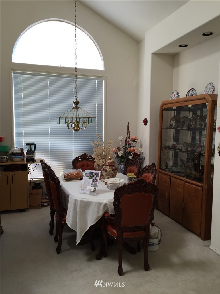 909 South 32nd Place Renton, WA 98055 - Photo 4 of 11