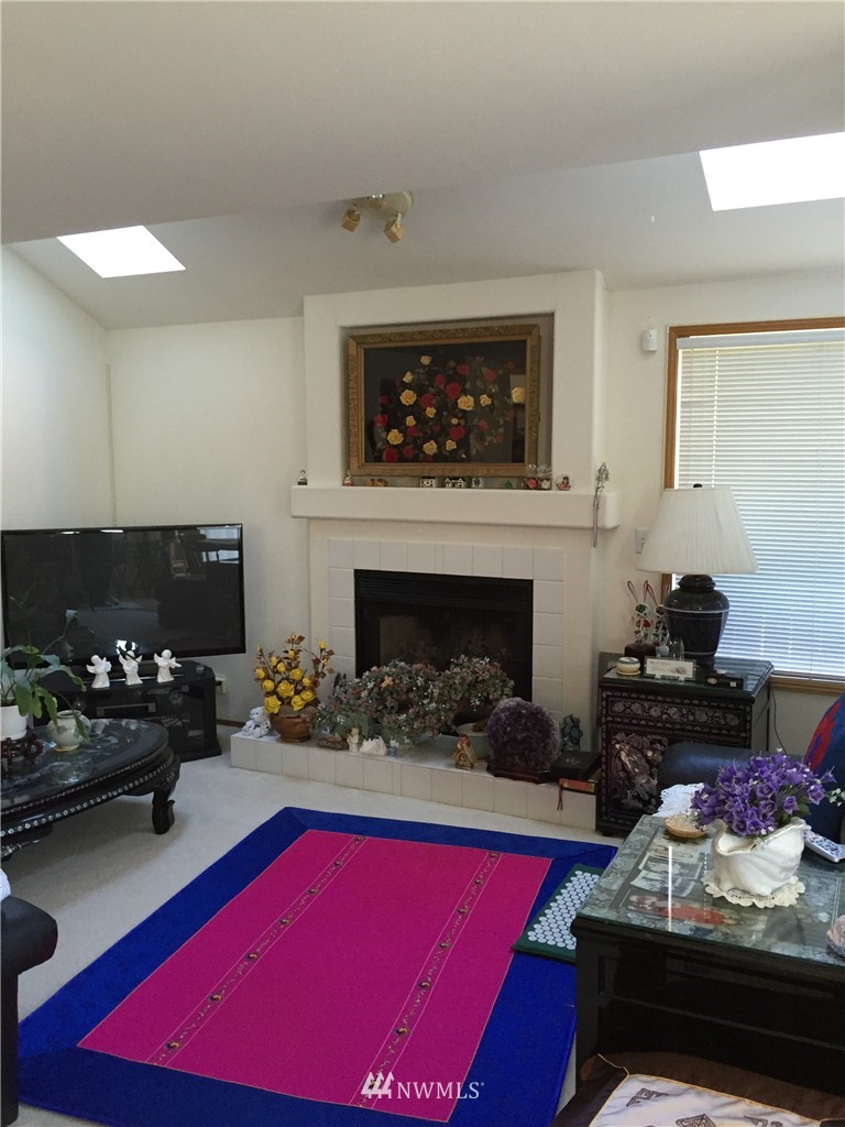 909 South 32nd Place Renton, WA 98055 - Photo 5 of 11