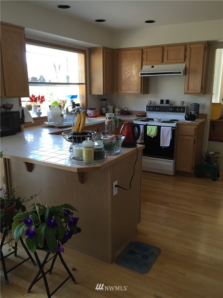 909 South 32nd Place Renton, WA 98055 - Photo 6 of 11