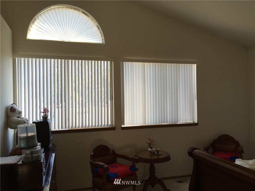 909 South 32nd Place Renton, WA 98055 - Photo 10 of 11