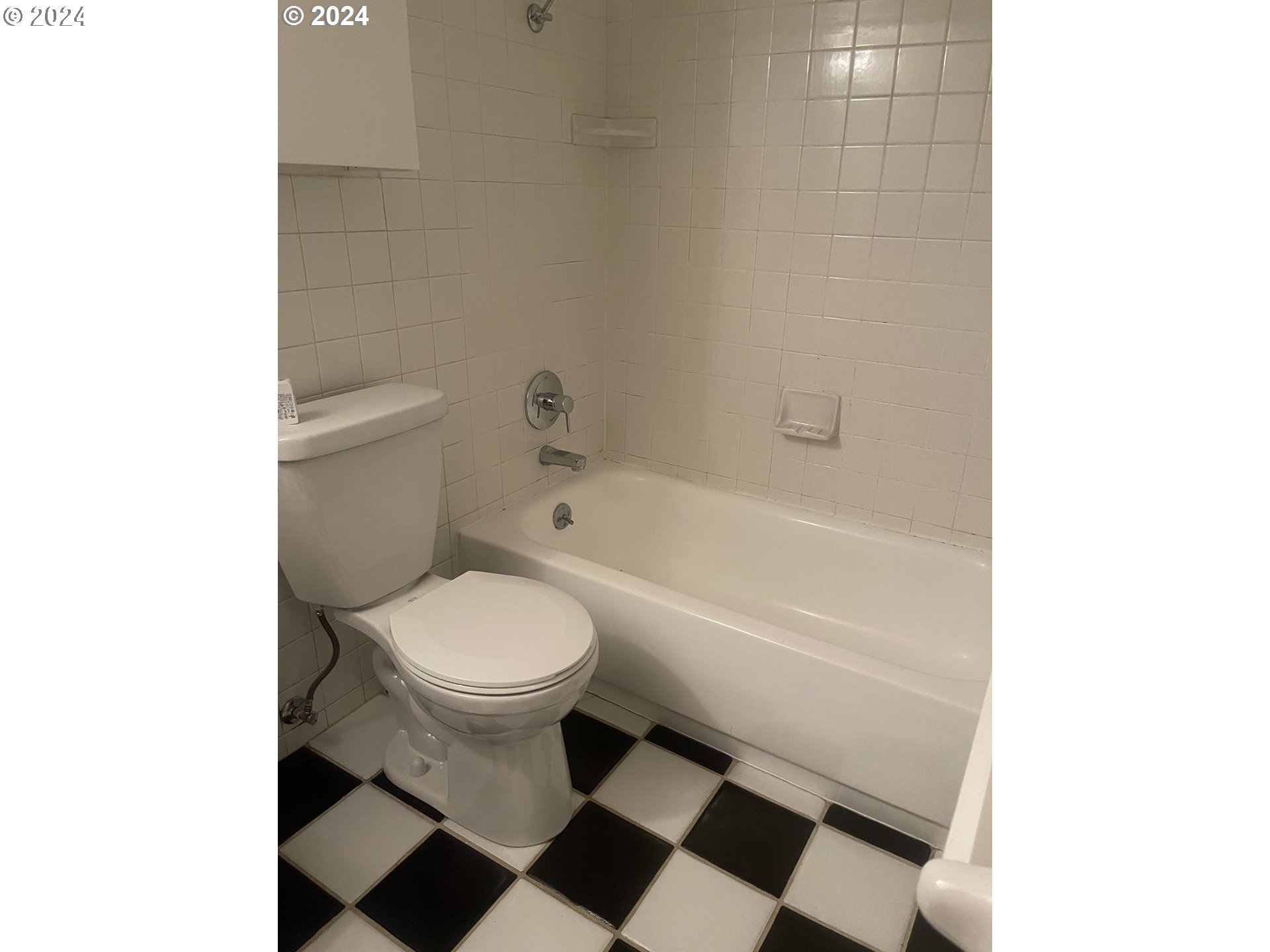 2021 Southwest Main Street Portland, OR 97205 - Photo 17 of 19 Gallery Image 17
