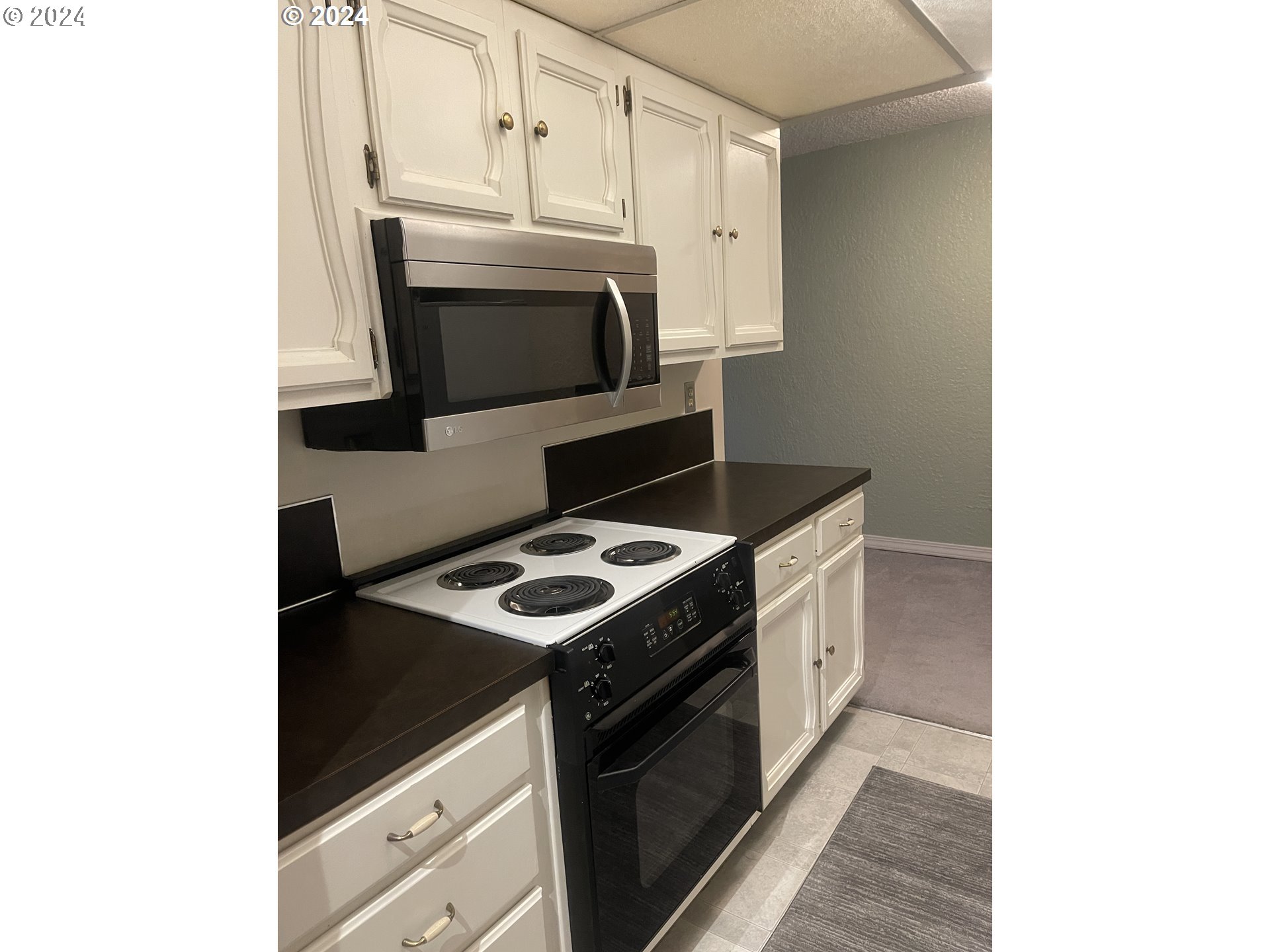 2021 Southwest Main Street Portland, OR 97205 - Photo 5 of 19 Gallery Image 5