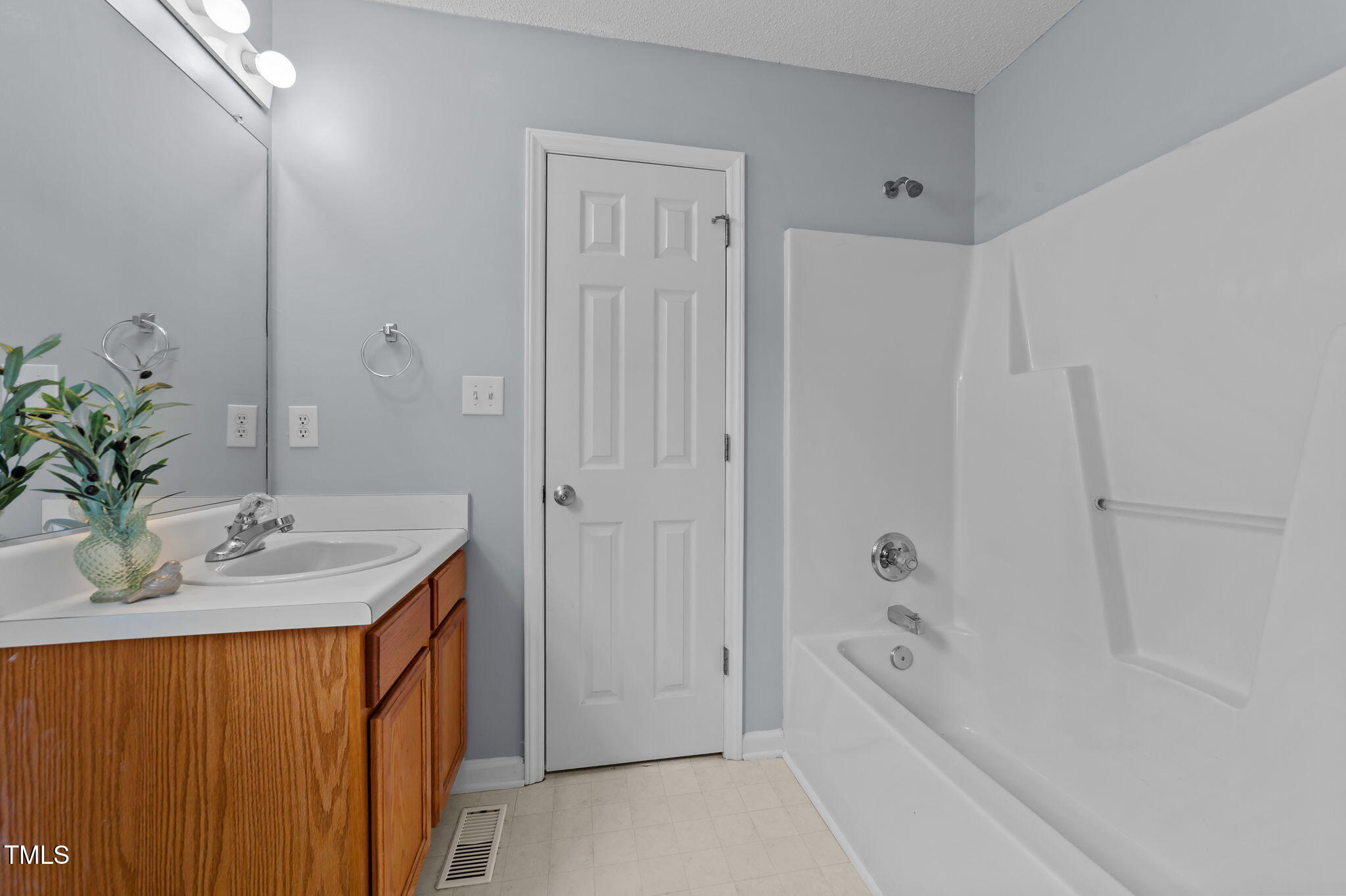 1029 Cove Circle Clayton, NC 27520 - Photo 11 of 22 34-web-or-mls-VB4A1891