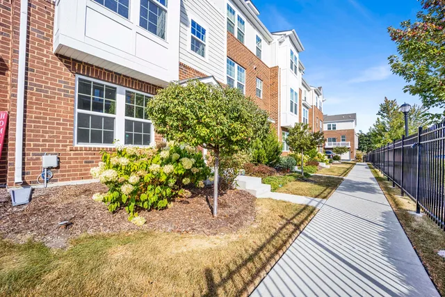 $349,900 | 10617 Owain Way, Orland Park, IL 60462