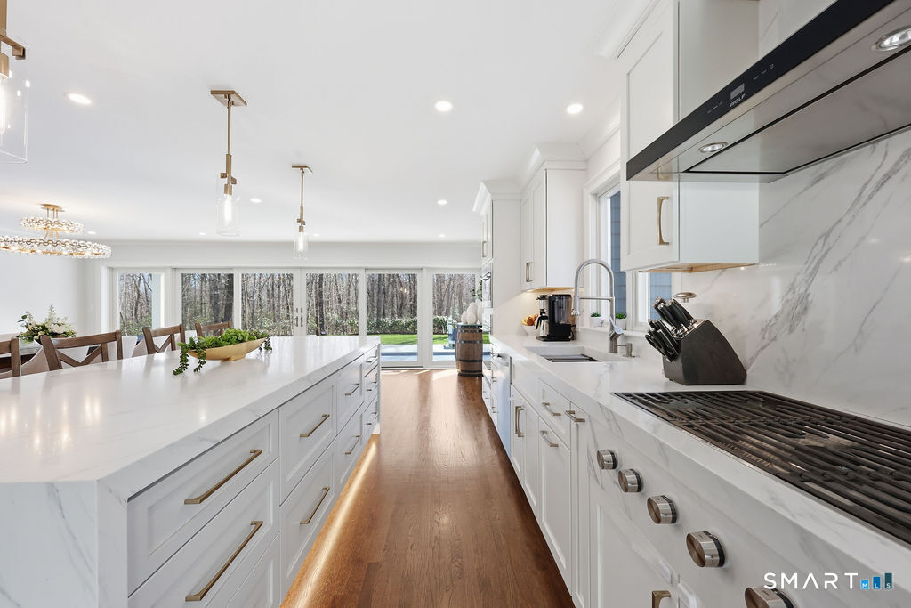 21 Split Rock Road Newtown, CT 06470 - Photo 10 of 40