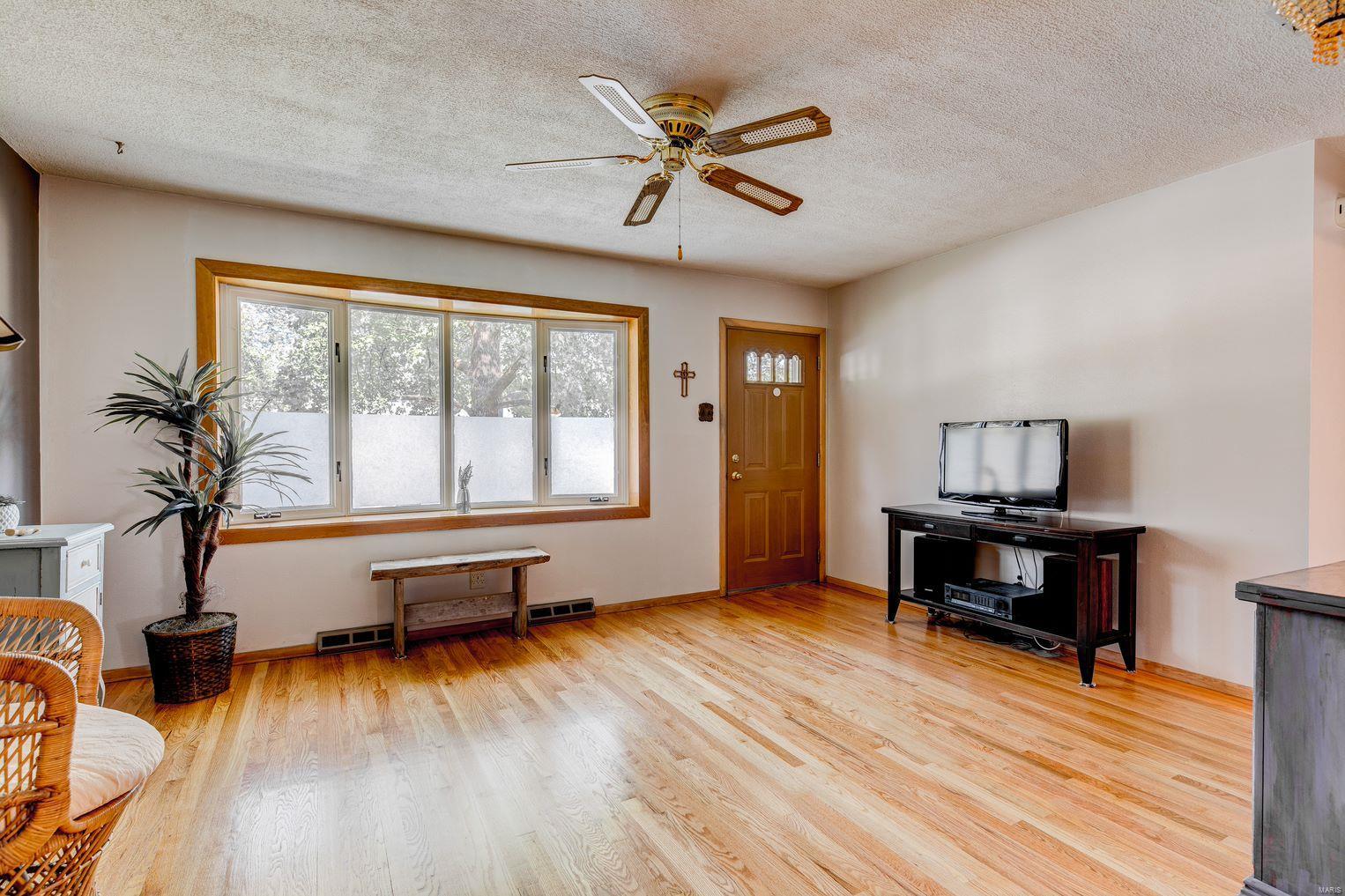 814 Teson Road Hazelwood, MO 63042 - Photo 2 of 16 Gallery Image 2