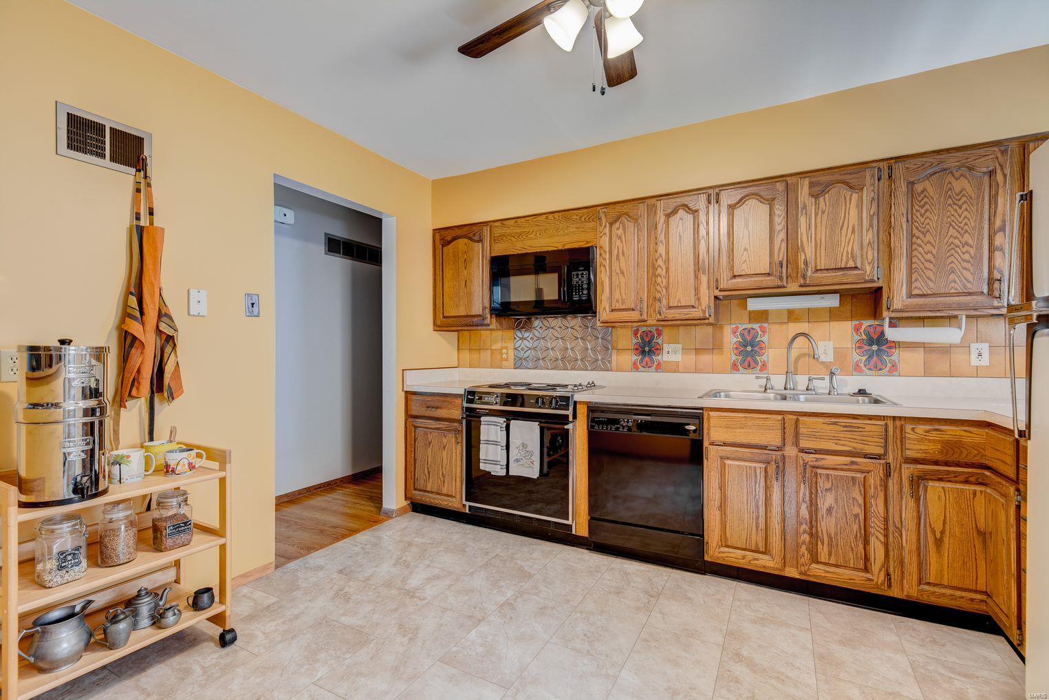 814 Teson Road Hazelwood, MO 63042 - Photo 6 of 16 Gallery Image 6