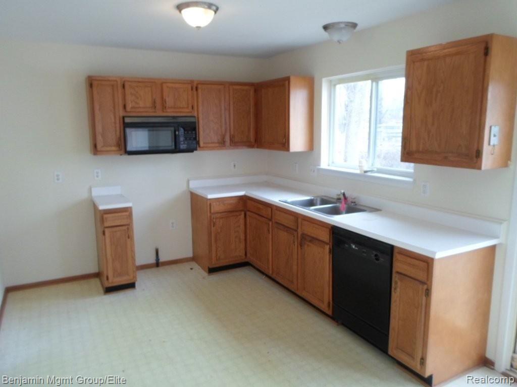 13219 Frazho Road Warren, MI 48089 - Photo 4 of 8 KITCHEN