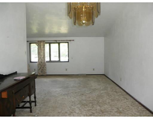 36 Maple Drive Spring Church, PA 15686 - Photo 7 of 17 Living Room.