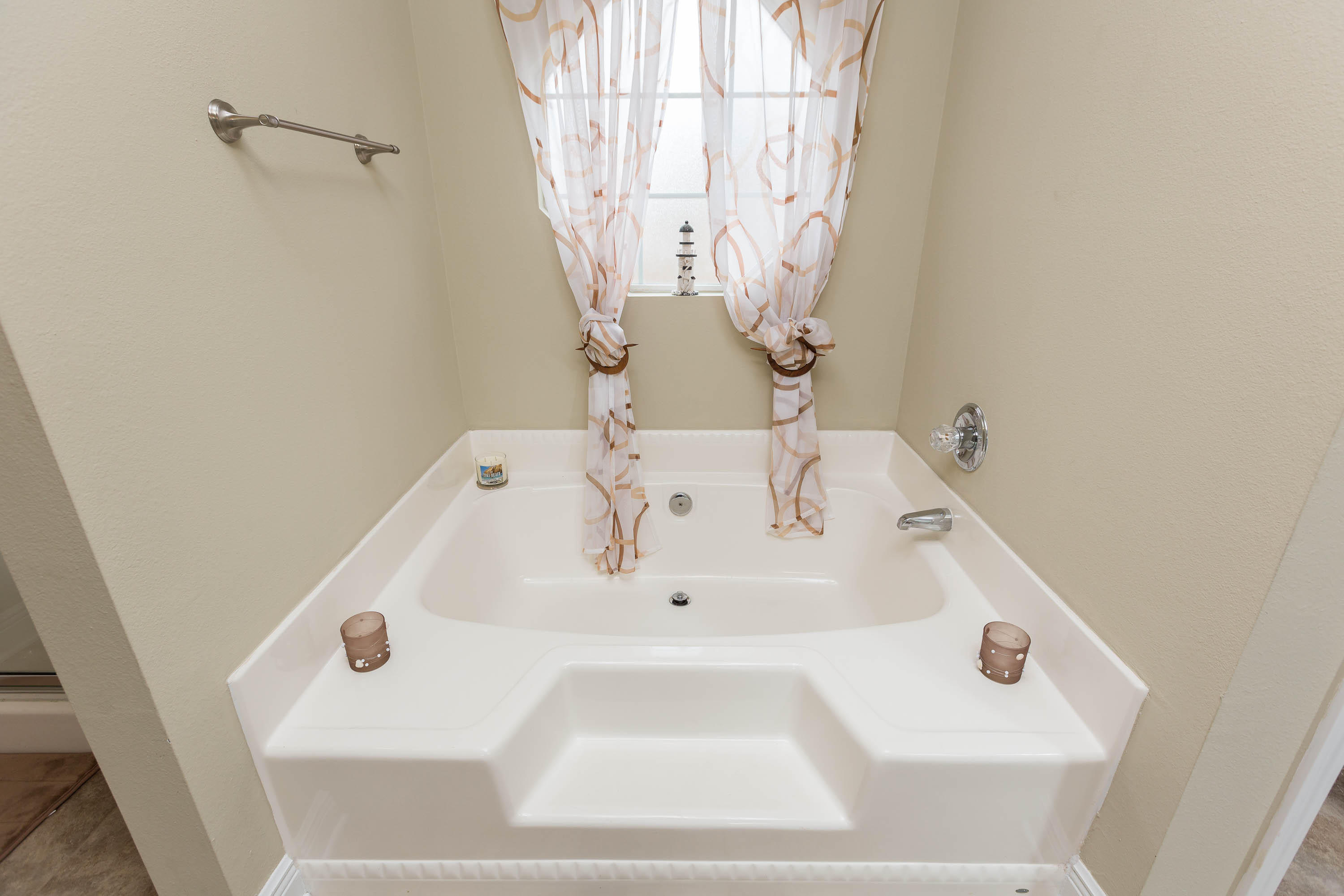 402 Swift Fox Run Crestview, FL 32536 - Photo 37 of 47 a bath tub sitting next to a white sink
