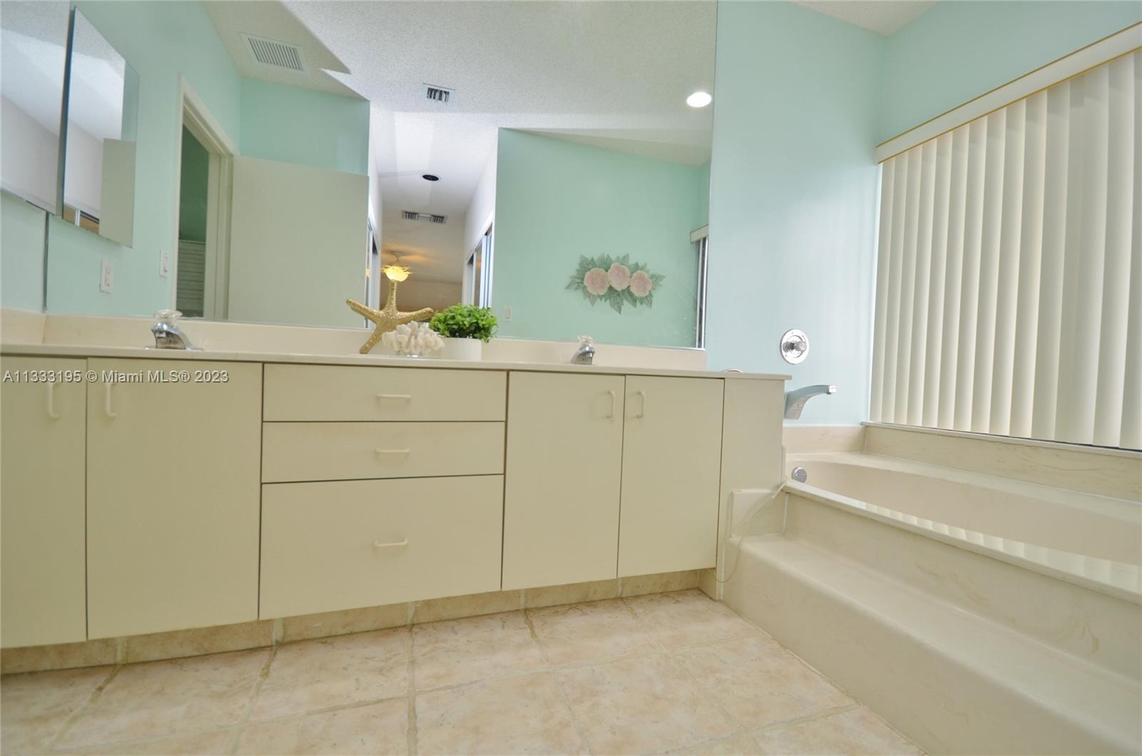 14528 Balgowan Road Miami Lakes, FL 33016 - Photo 32 of 39 Gallery Image 32