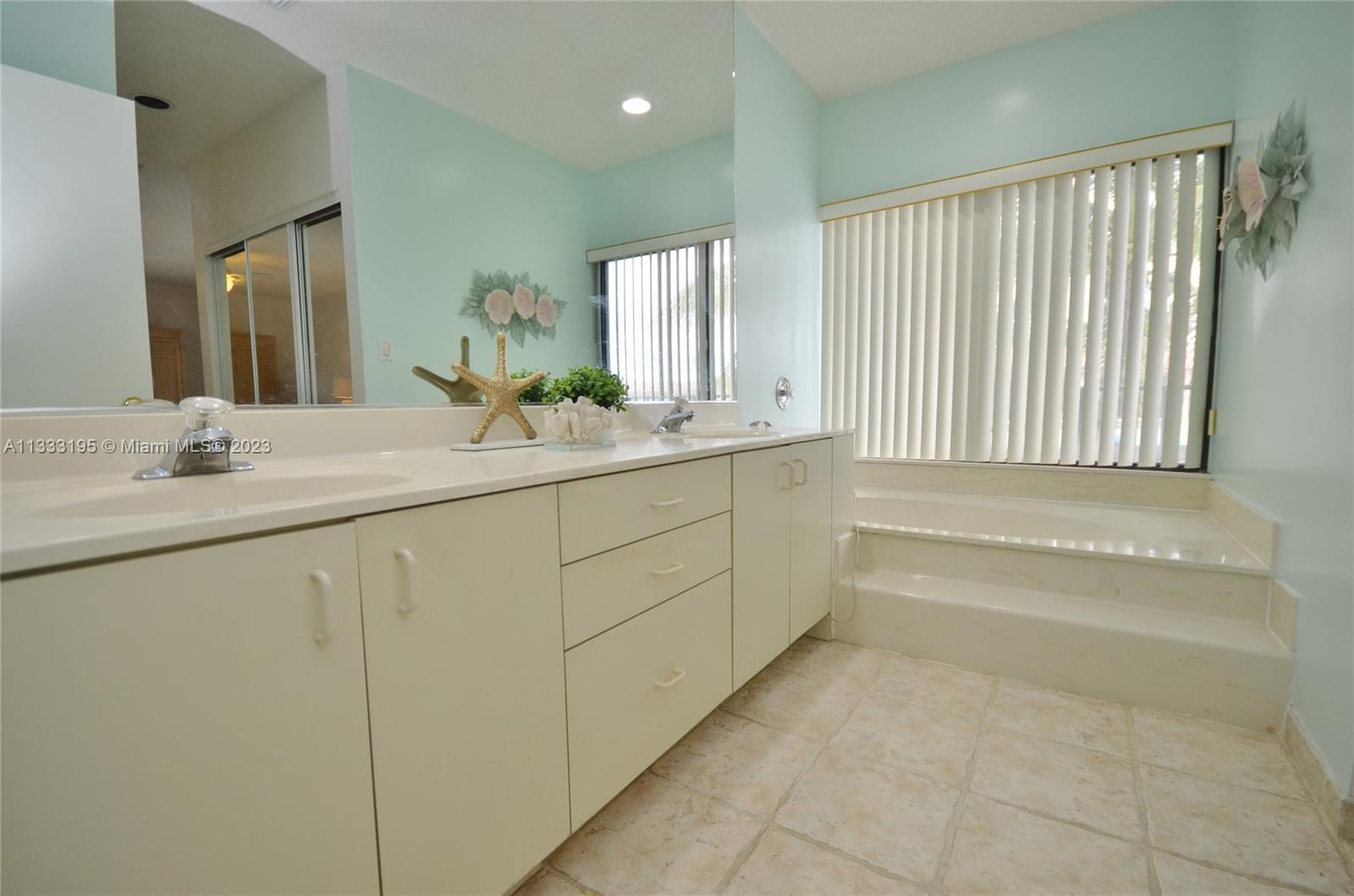 14528 Balgowan Road Miami Lakes, FL 33016 - Photo 33 of 39 Gallery Image 33