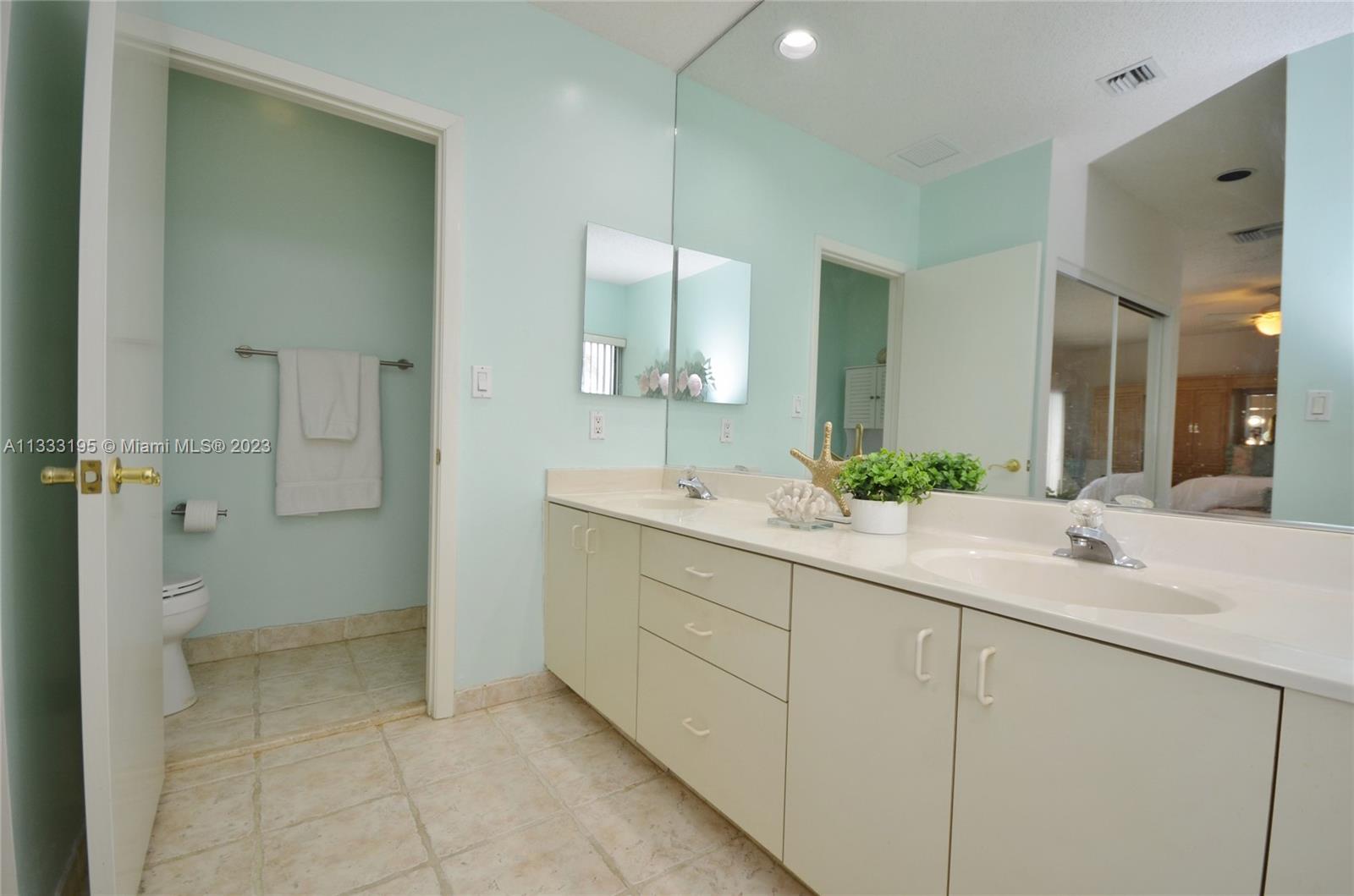 14528 Balgowan Road Miami Lakes, FL 33016 - Photo 34 of 39 Gallery Image 34
