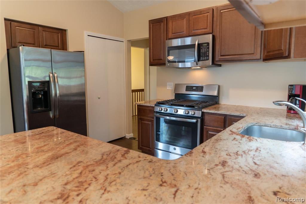 35875 Smithfield Road Farmington, MI 48335 - Photo 30 of 58