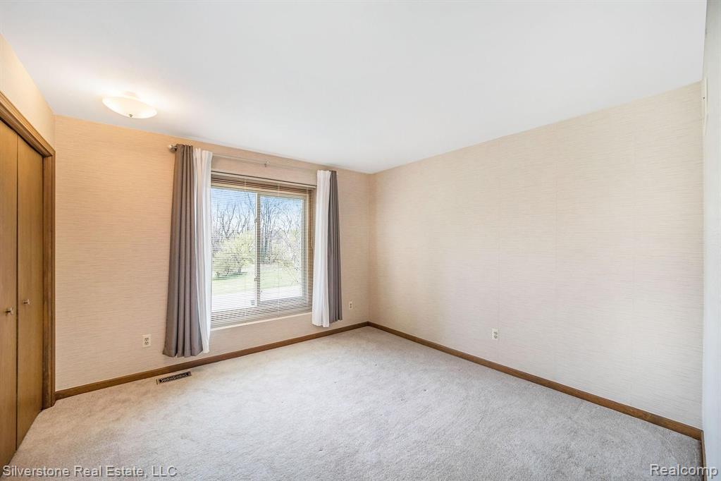873 North Adams Road Rochester Hills, MI 48309 - Photo 29 of 37