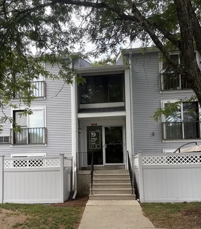 $2,000 | 19 Village Rock Lane, Unit 8, Natick, MA 01760