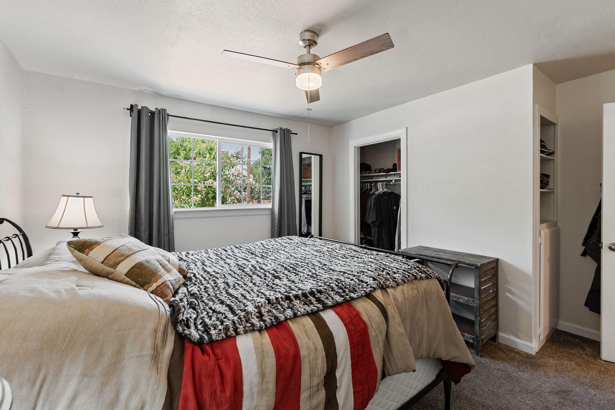 3923 Meteor Street Redding, CA 96002 - Photo 15 of 31 Bedroom