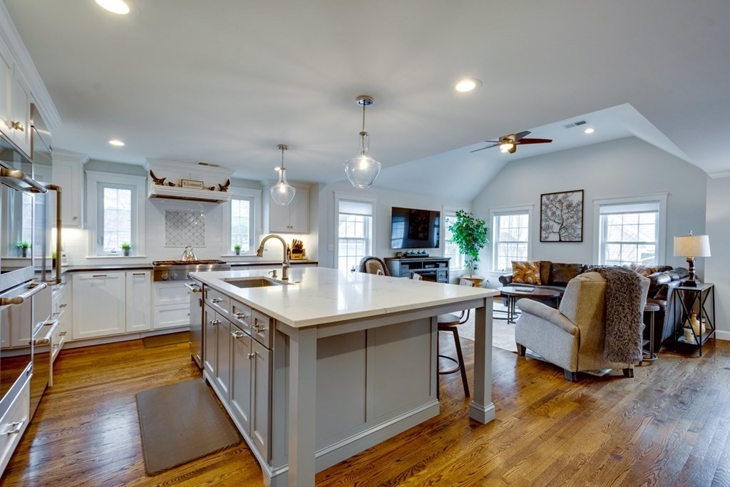 8 Whiting Way Needham, MA 02492 - Photo 10 of 41 Gallery Image 10