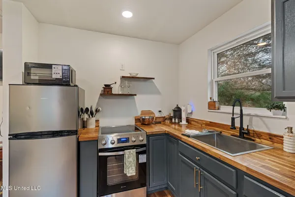 $649,000 | Undisclosed Address, Hattiesburg, MS 39402