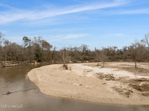 $649,000 | Undisclosed Address, Hattiesburg, MS 39402