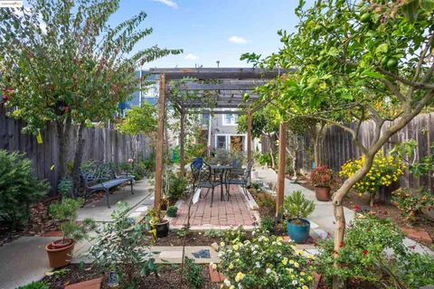 $1,295,000 | 2849 Bryant Street, San Francisco, CA 94110