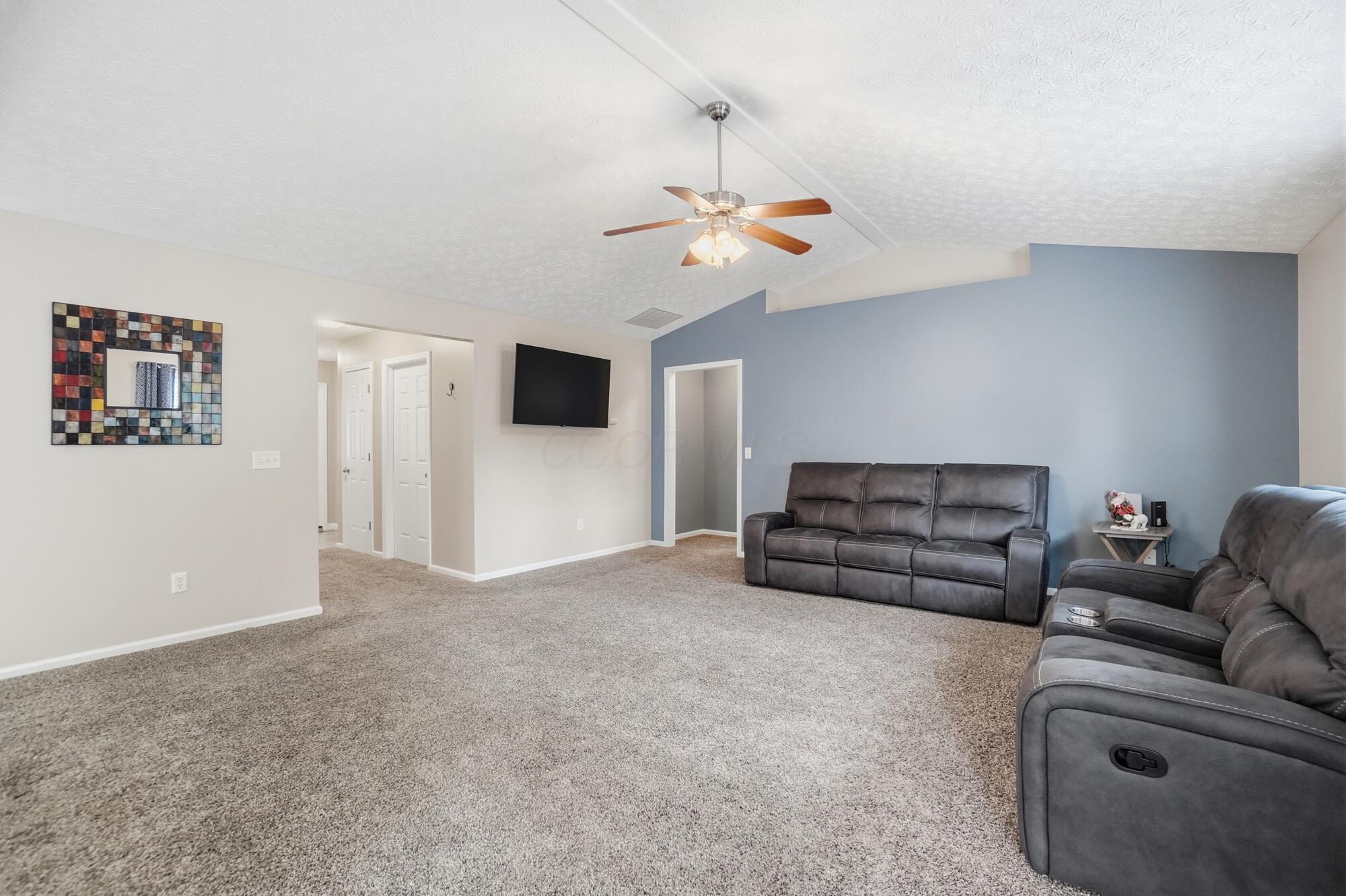 1728 Hunters Ridge Drive Troy, OH 45373 - Photo 6 of 47 Great Room - 1728 Hunters Ridge Drive, Troy, OH 45373