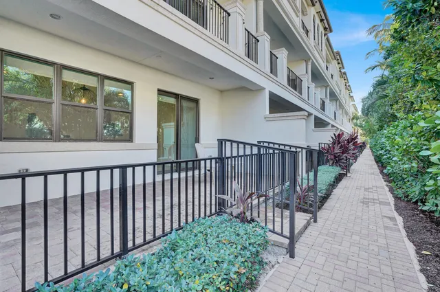 $759,000 | 625 Windward Circle, Boynton Beach, FL 33435